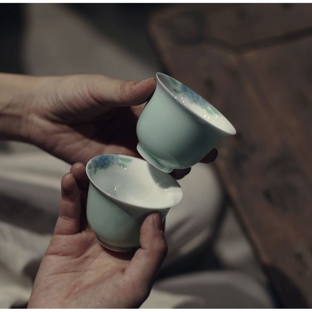 |勿念|《绣球花》豆青金钟主人杯 玉兰杯 青瓷釉下彩 手绘茶杯