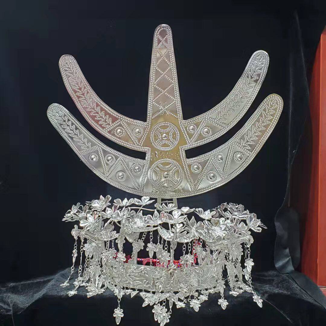 少数民族舞蹈演出佩戴头饰苗族头钗牛角侗族银饰头饰大小号牛角