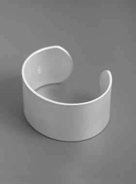 khe*家宽版手镯25年爆款轻奢感简约百搭无光银开口可调节手镯