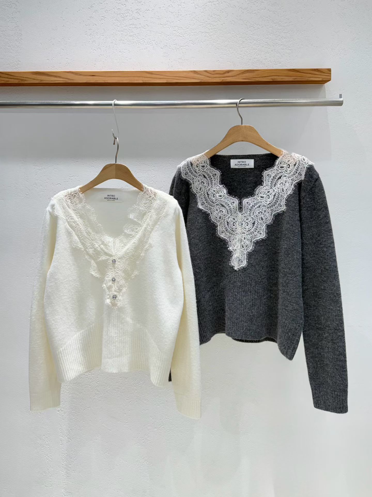 韩国东大门2025冬新款INTRO时尚百搭蕾丝拼接V领毛衣