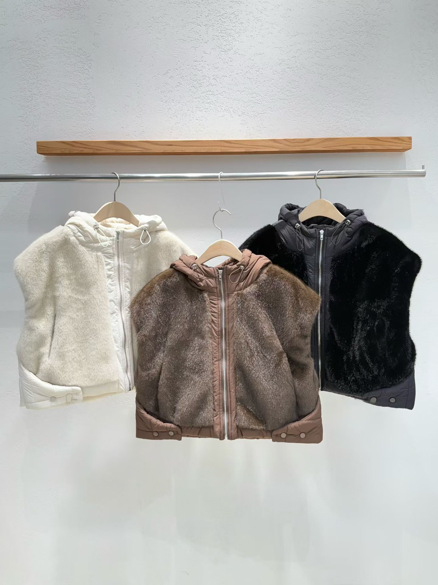 韩国东大门2025冬季新款INTRO时尚百搭连帽背心马甲外套