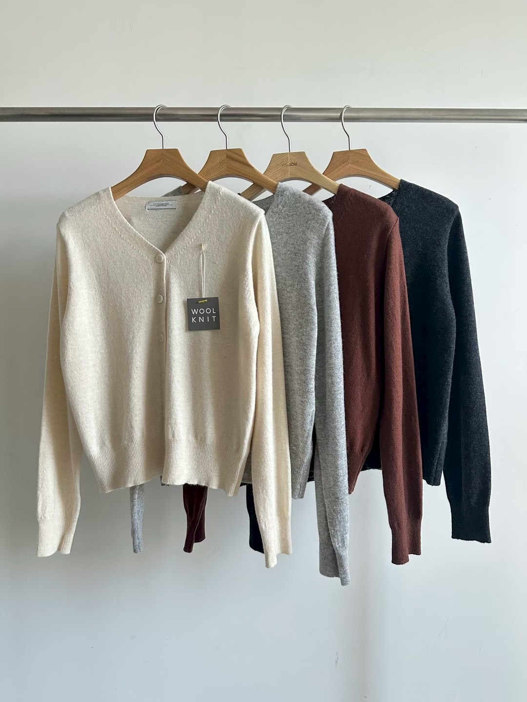 韩国东大门代购2025秋冬新品拼valuable纯色针织卡萨系扣毛衣