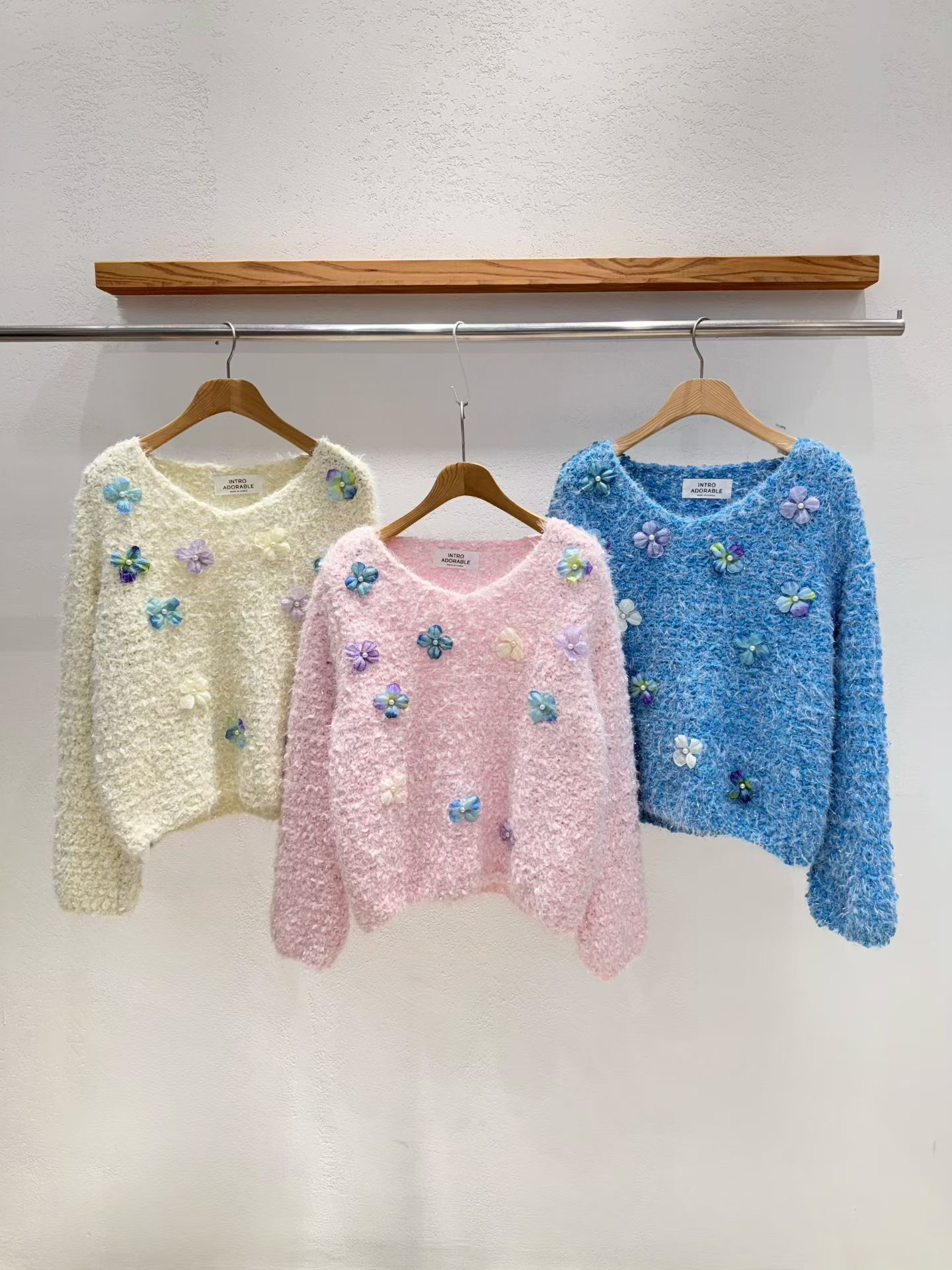 韩国东大门2025冬季新款INTRO时尚百搭V领花朵针织毛衣女