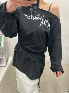 韩国东大门2026春季新款hertz时尚百搭圆领垫肩一字领印花长袖T恤