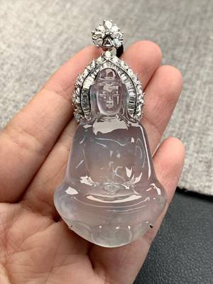 天然A货缅甸翡翠 观音（加龙作品） 整体 : 69.2-33.4-10