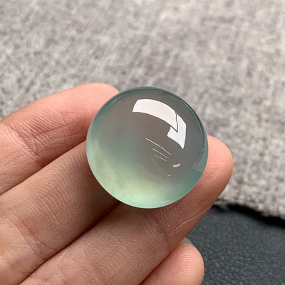 天然A货缅甸翡翠 蛋面 尺寸 : 22.2-21.7-11.7