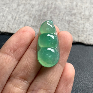 13.6 天然A货缅甸翡翠 28.6 尺寸 5.9 福豆