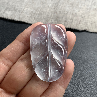 天然A货缅甸翡翠 叶子 尺寸 : 44.2-28.5-5.3