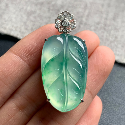天然A货缅甸翡翠 叶子吊坠 整体39.5-18.7-10.9裸石29.8-18.7-4.7