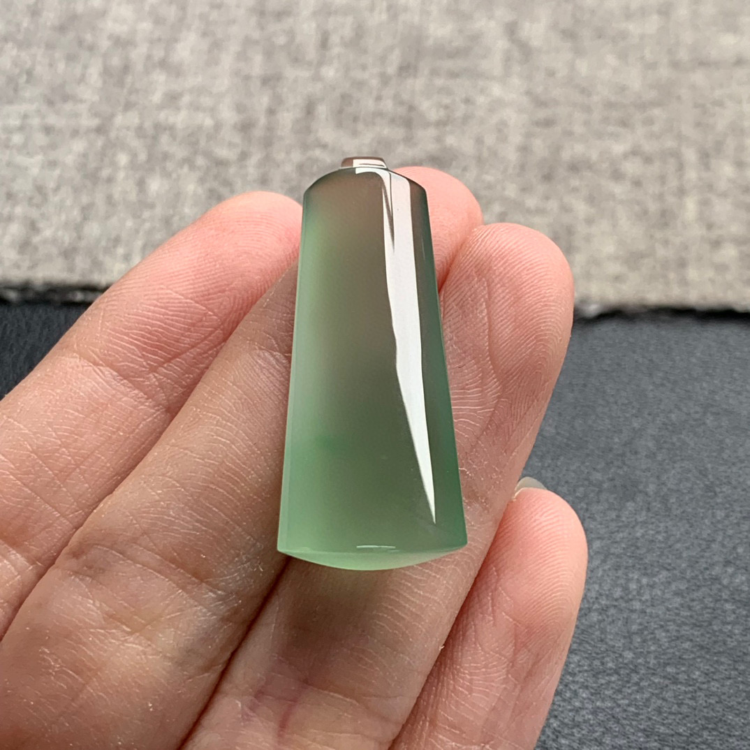 天然A货缅甸翡翠 无事牌 尺寸 : 32.6-13.9-6.7