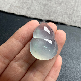 22.5 天然A货缅甸翡翠 30.2 尺寸 9.9 葫芦