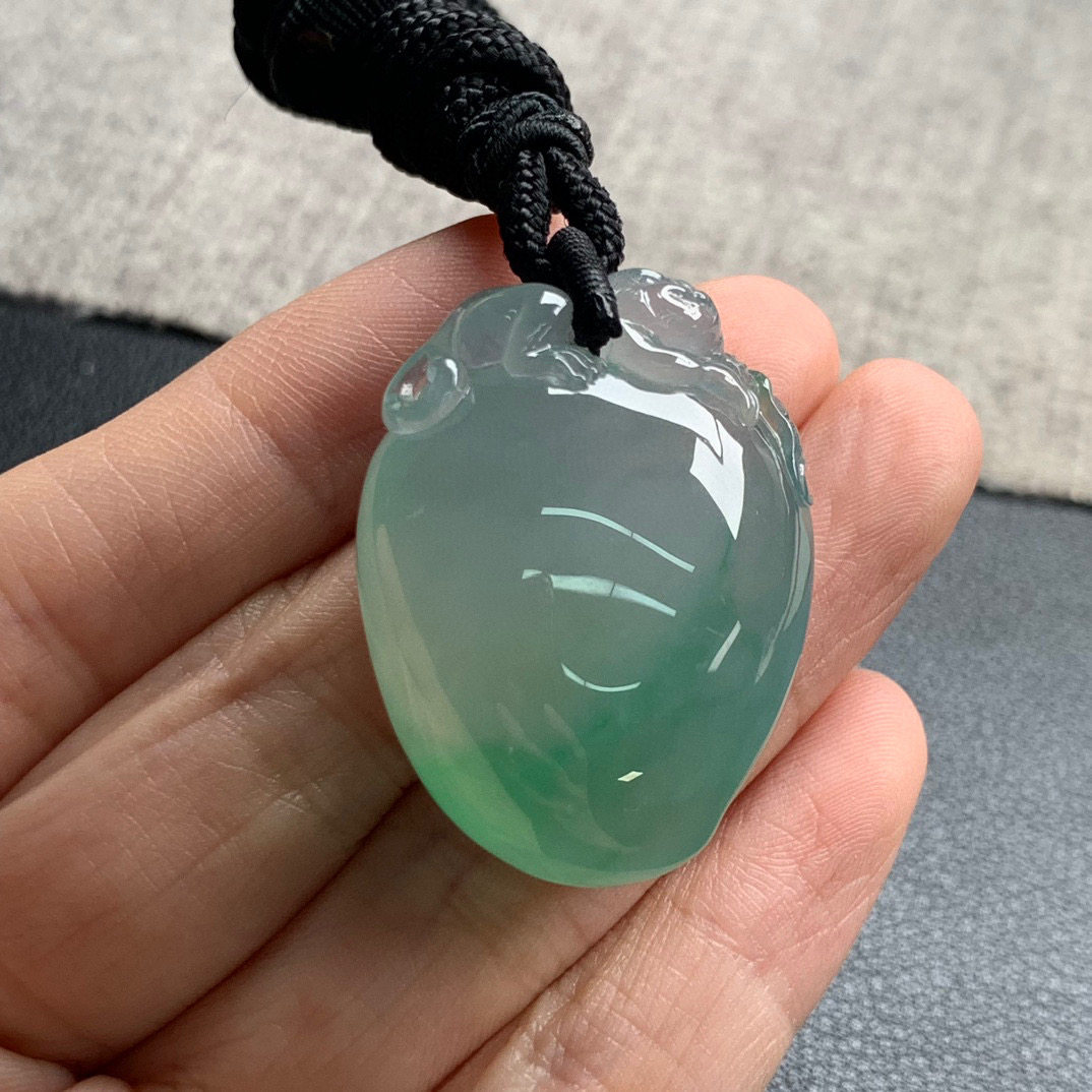 天然A货缅甸翡翠 灵猴献瑞 尺颈饰