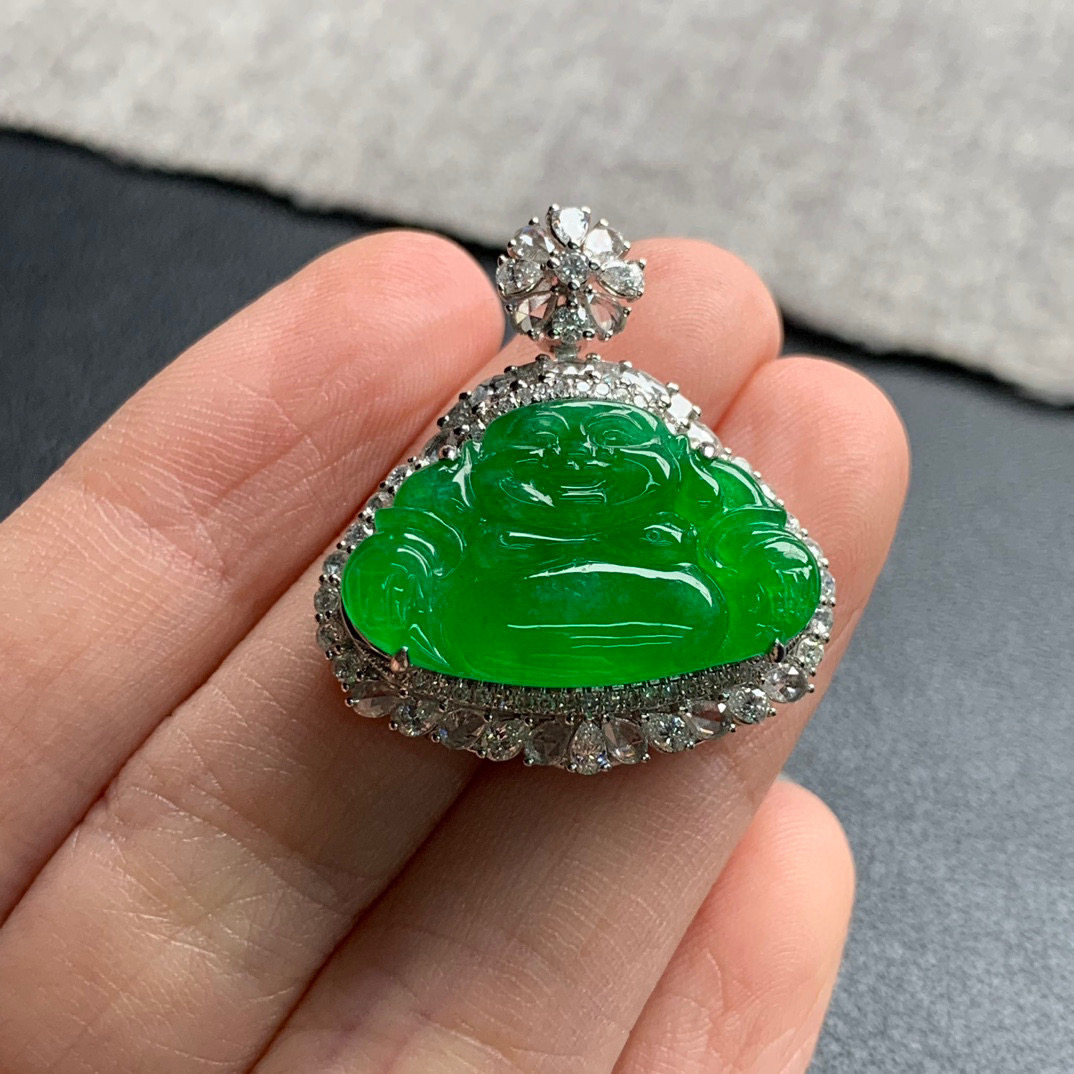 天然A货缅甸翡翠 阳绿佛公吊坠整体 : 27-25-9.9裸石 : 13.3-22-3