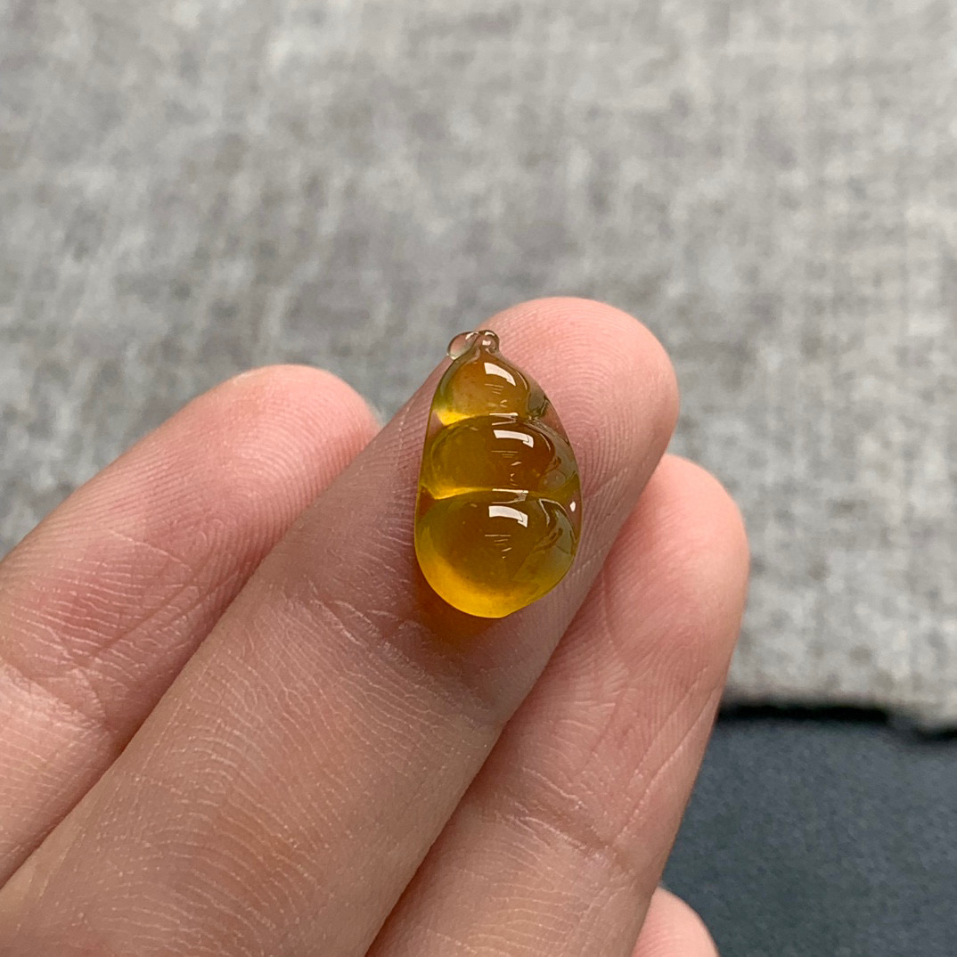 天然A货缅甸翡翠 黄翡福豆 尺寸 : 13.9-8-4.8