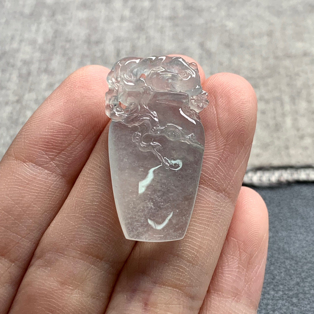 天然A货缅甸翡翠 花瓶 尺寸 : 31.5-17.5-6