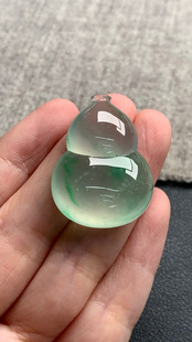 23.3 天然A货缅甸翡翠 31.2 尺寸 9.5 葫芦