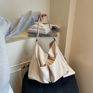 时尚超轻便大容量斜挎包2025慵懒风多兜单肩包防水尼龙布腋下包包