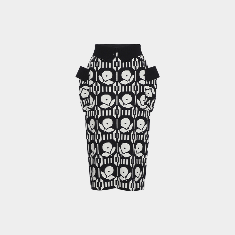 腰部独特的Polo翻领设计搭配两侧廓形大口袋