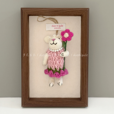 尼泊尔手工羊毛毡贵妇抱花羊挂件