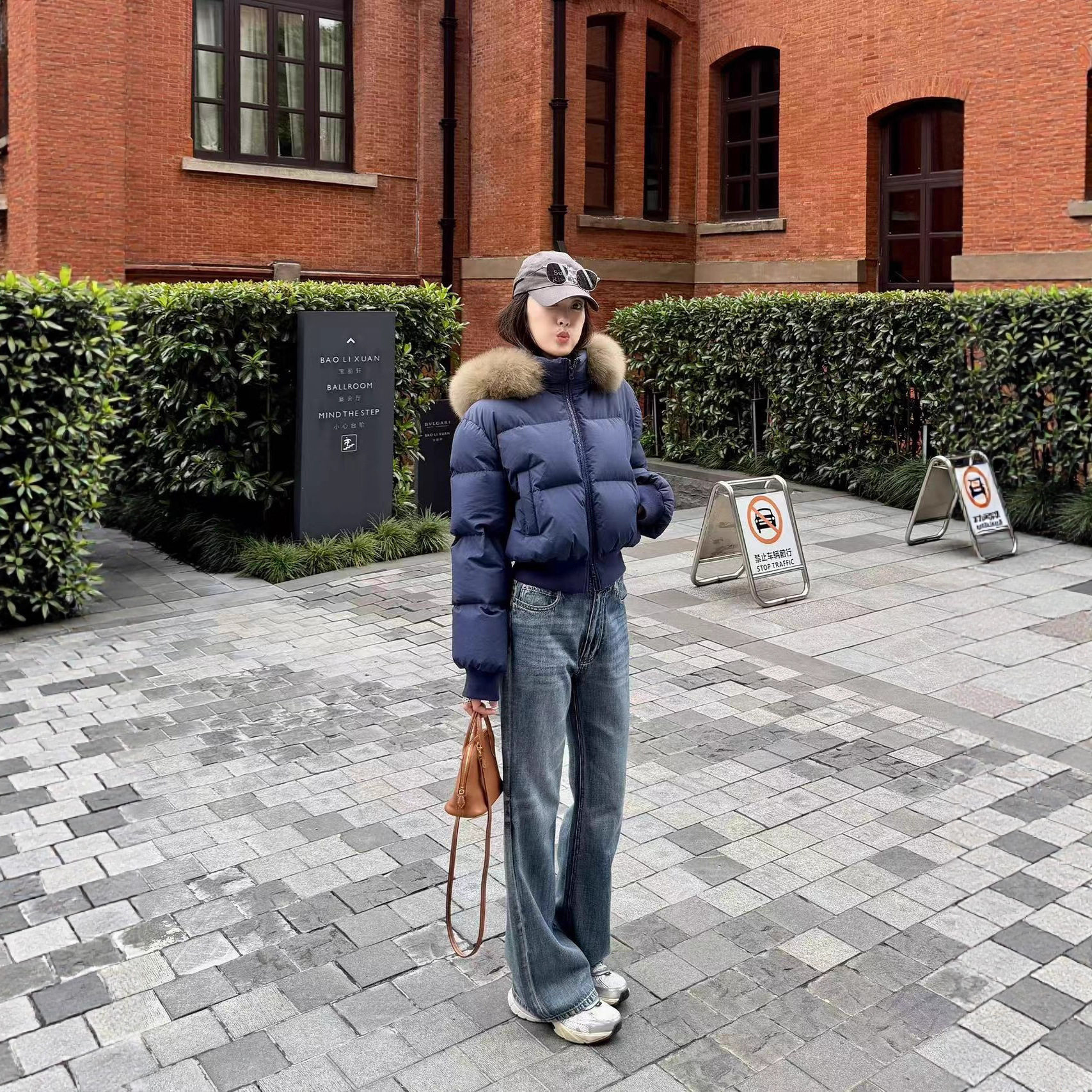 羽绒服女外套收腰大狐狸毛领短款90白鸭绒女2025冬新款小个子外套