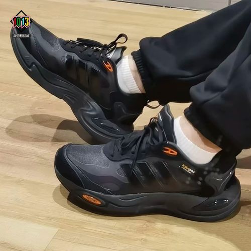 阿迪达斯男款经典暖风缓震运动鞋