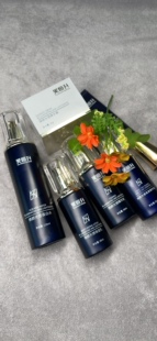 芙恒升焕颜光感保湿乳。 钻光之谜六件套