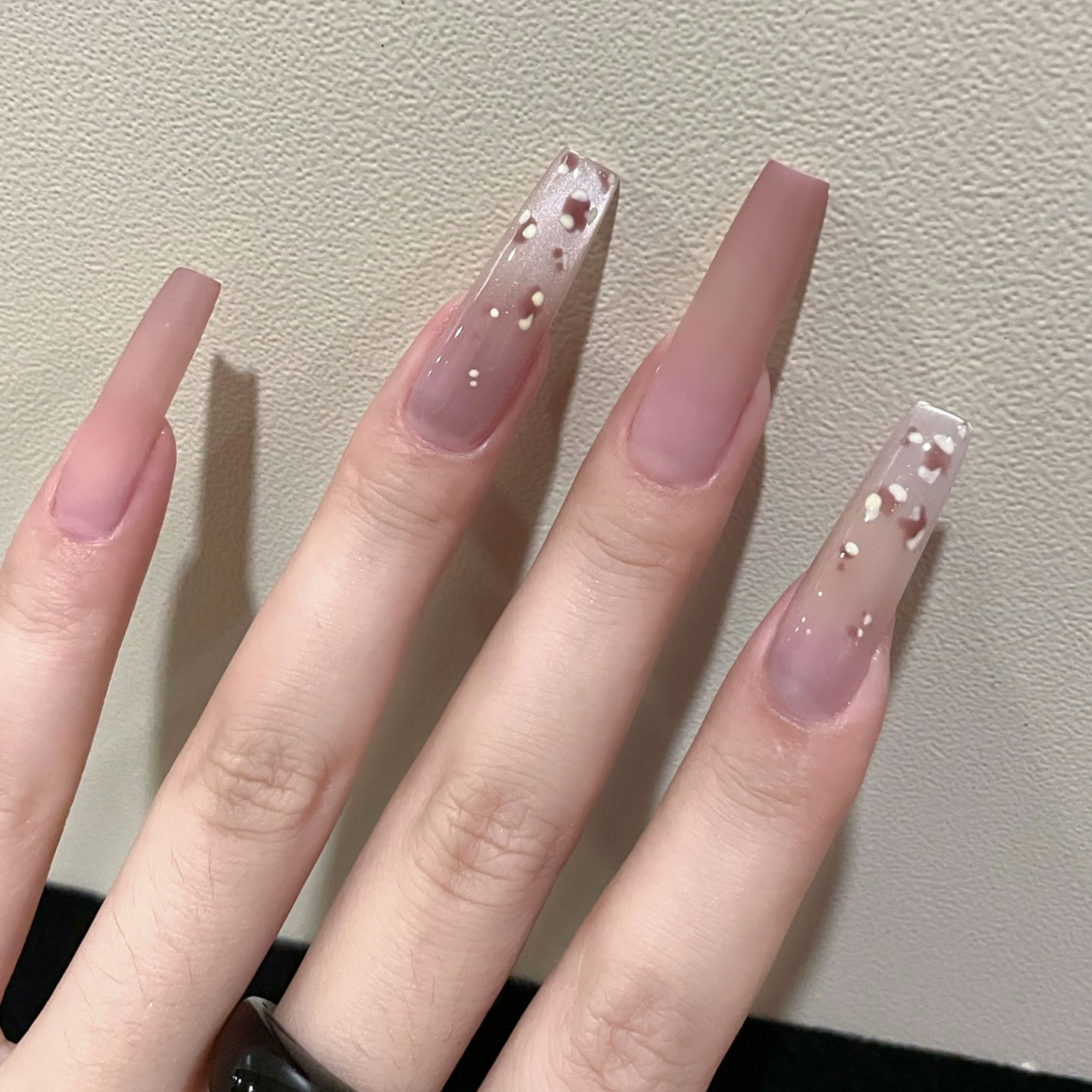 粉咖豹纹磨砂少女心手工穿戴甲