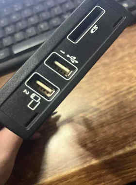 适用奔驰 B200 C260 E300 S350 GLC GL ML CLA 车载USB接口 插口