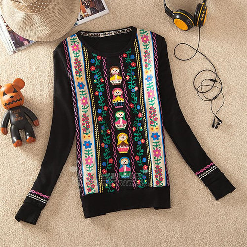 0白色绣花俄罗斯娃娃圆领衫卫衣