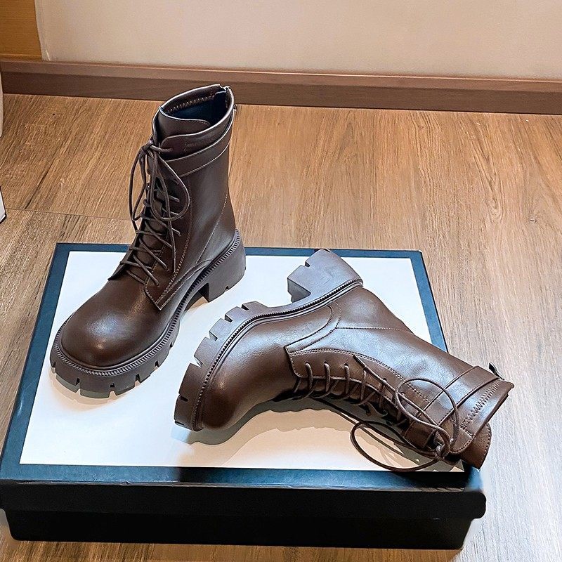 大码马丁靴女41到43秋冬新款2024脚宽胖加绒棕色厚底系带机车短靴