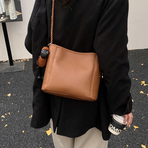 THE COLE今年新品大容量水桶包女秋冬复古百搭通勤单肩斜挎托特包