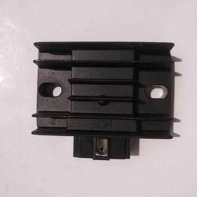 适用建设雅马哈YBR125SP劲悍JYM125-5-6整流器 充电稳压器 硅整流