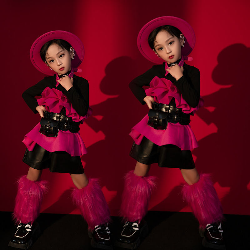 女童个性走秀黑玫红车模多巴胺