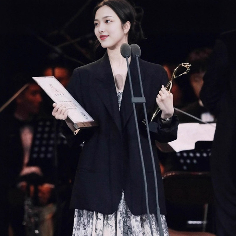 通勤风黑色西装外套女宽松显瘦长袖上衣高级感百搭轻熟风西服外衣