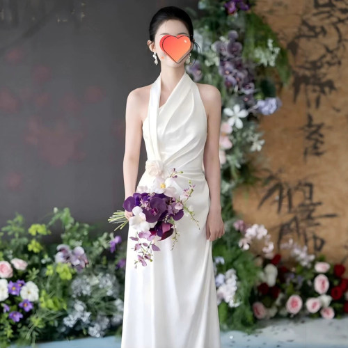 简约挂脖无袖缎面收腰A字礼服裙