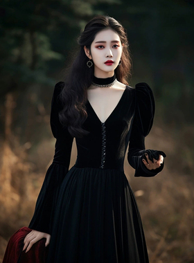 赫本风黑色丝绒V领连衣裙女高级感气质收腰显瘦晚宴聚会礼服长裙