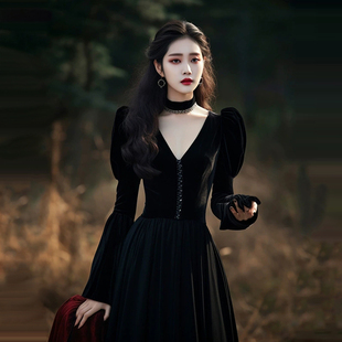 赫本风黑色丝绒V领连衣裙女高级感气质收腰显瘦晚宴聚会礼服长裙