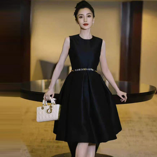法式高级感无袖收腰连衣裙女气质名媛显瘦蓬蓬裙赫本风小黑裙礼服