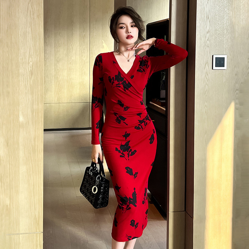 名媛气质复古印花红色V领中长裙秋冬长袖修身显瘦包臀打底连衣裙