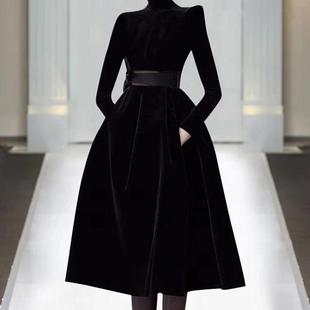 赫本风小黑裙高级感走秀长裙宴聚会晚礼服复古丝绒收腰显瘦连衣裙