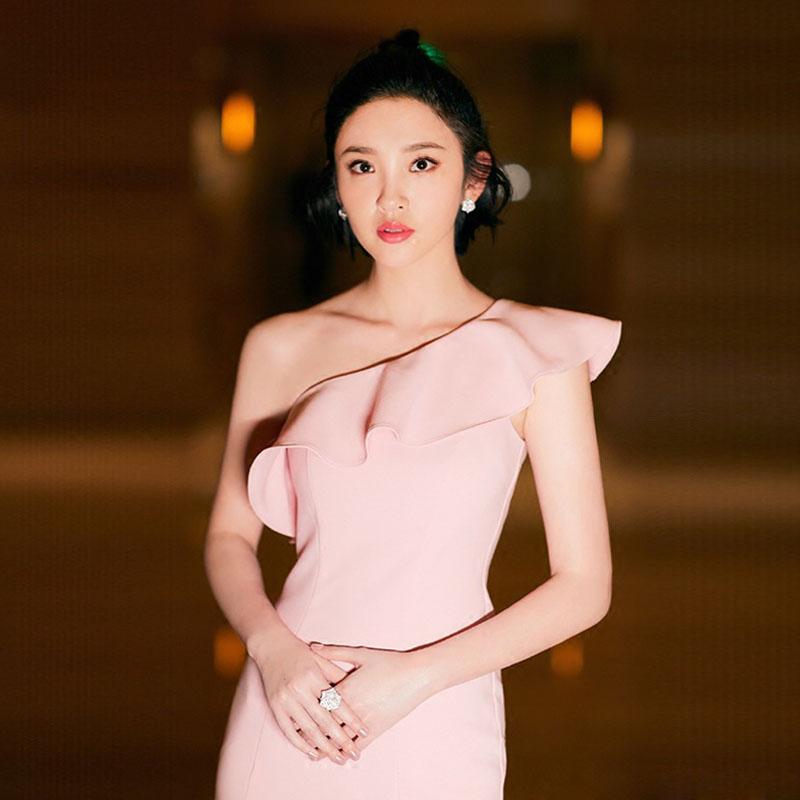 荷叶边单肩修身开叉走秀礼服长裙
