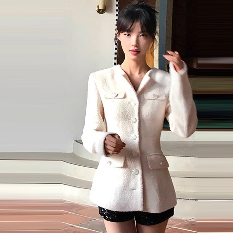 轻奢白色短外套女秋冬单排扣圆领千金风小个子设计感毛呢上衣夹克