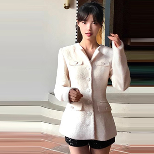 轻奢白色短外套女秋冬单排扣圆领千金风小个子设计感毛呢上衣夹克