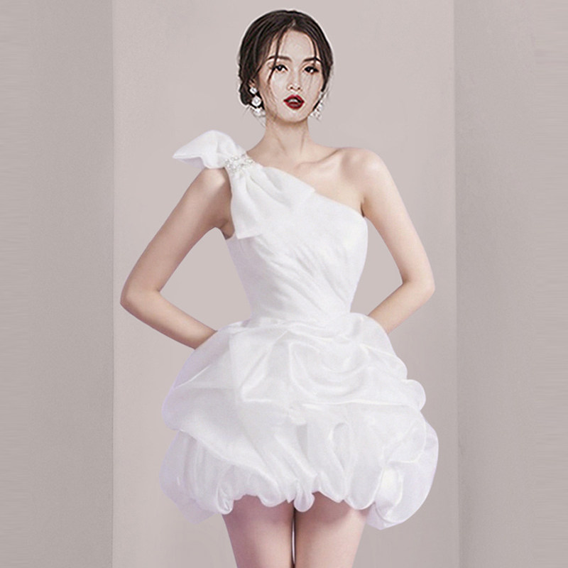 法式甜美白色斜肩花苞礼服短裙女