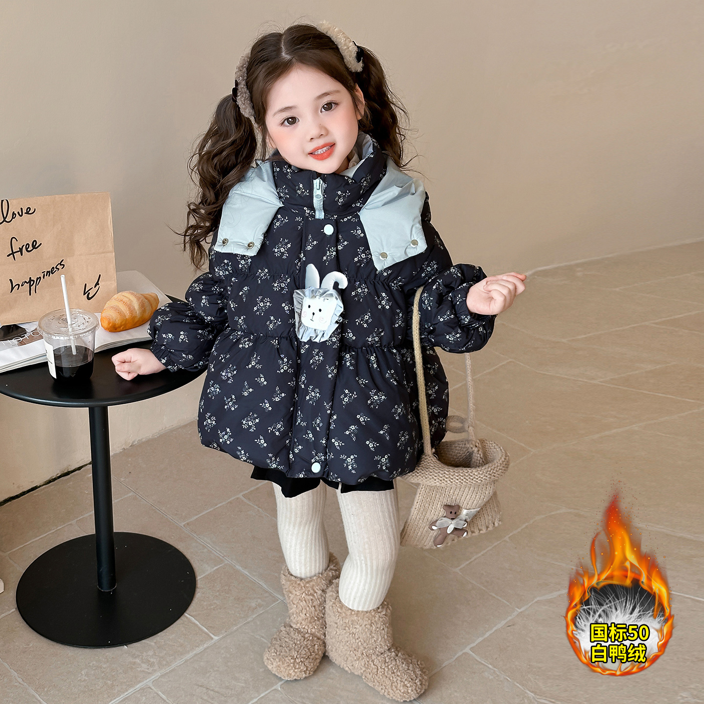 女童兔耳朵连帽白鸭绒羽绒服