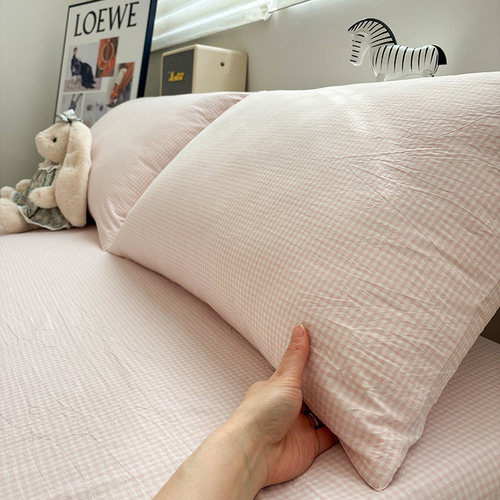 唐朝一只鱼水洗棉迷你浅粉格枕套