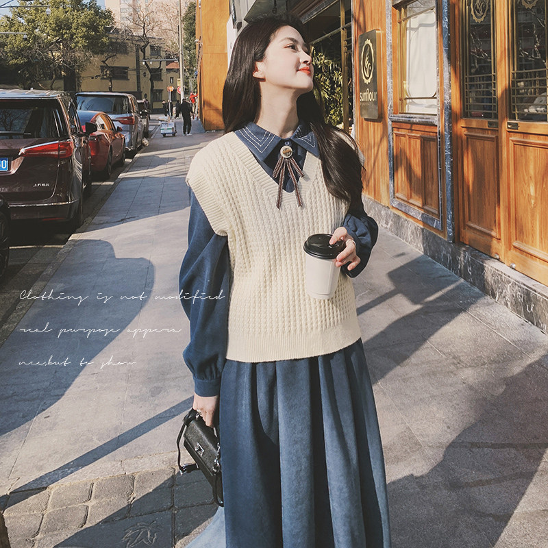 灯芯绒长袖连衣裙女2025春季新款设计感针织马甲衬衫领长裙两件套图片