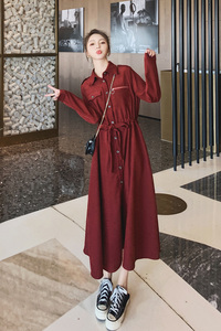 赫本风红色连衣裙女时尚衣服春装2025春秋新款爆款别致高级感裙子图片
