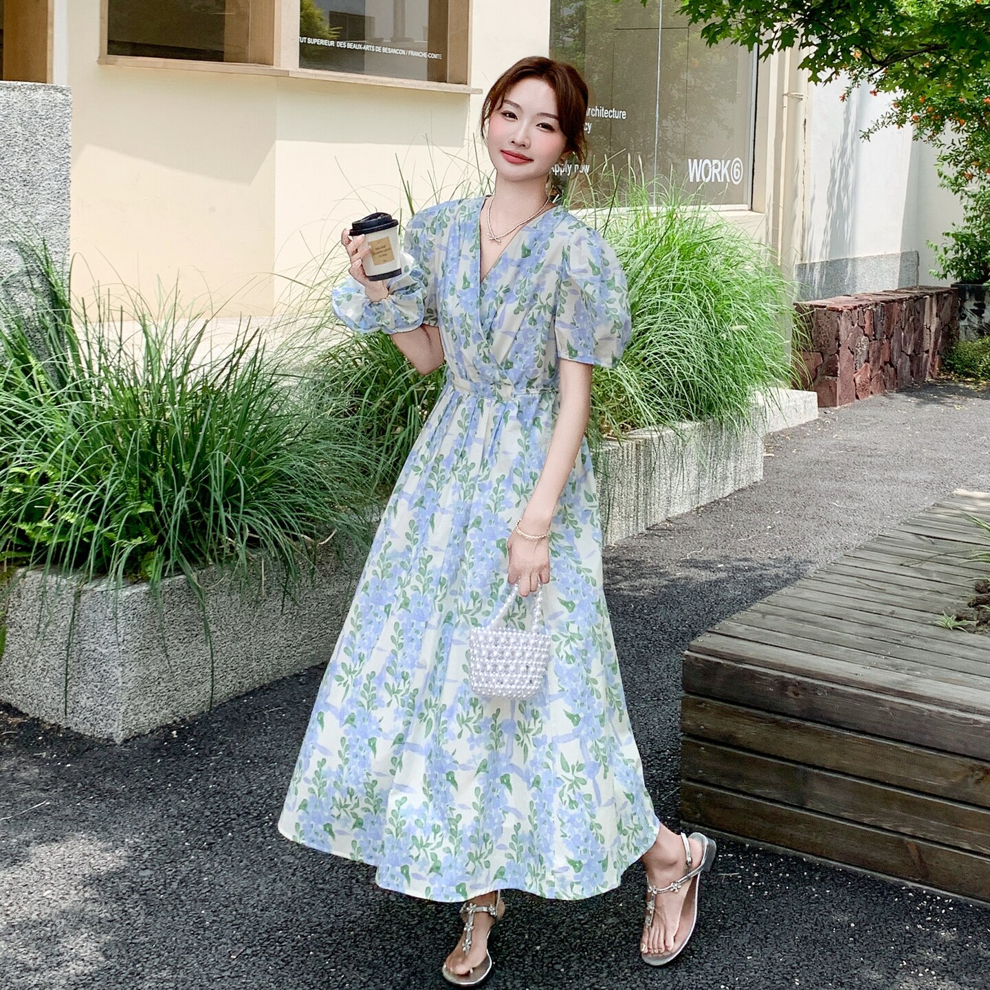 绿野仙踪泡泡袖法式碎花茶歇长裙新款温柔别致v领气质连衣裙女夏图片