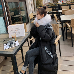 棕色拼接中长款羽绒外套可爱白鸭绒女秋冬款小熊猫格子设计感衣服图片